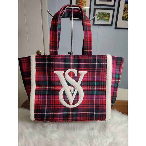 Victoria's Secret extra large red 100% polyester faux flannel and faux shearling - Picture 1 of 5